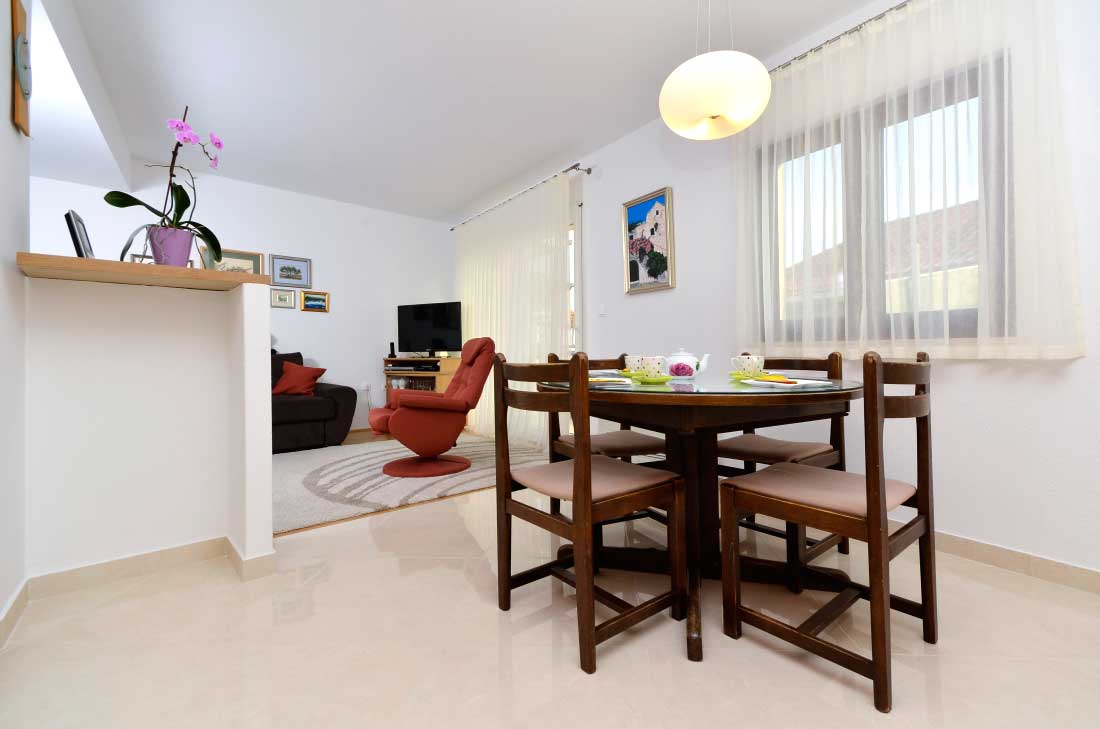 Seafront apartment Baska Voda - Apartment Jurišić / 04