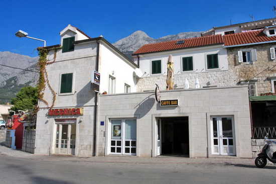 makarska artmani blizu plaže